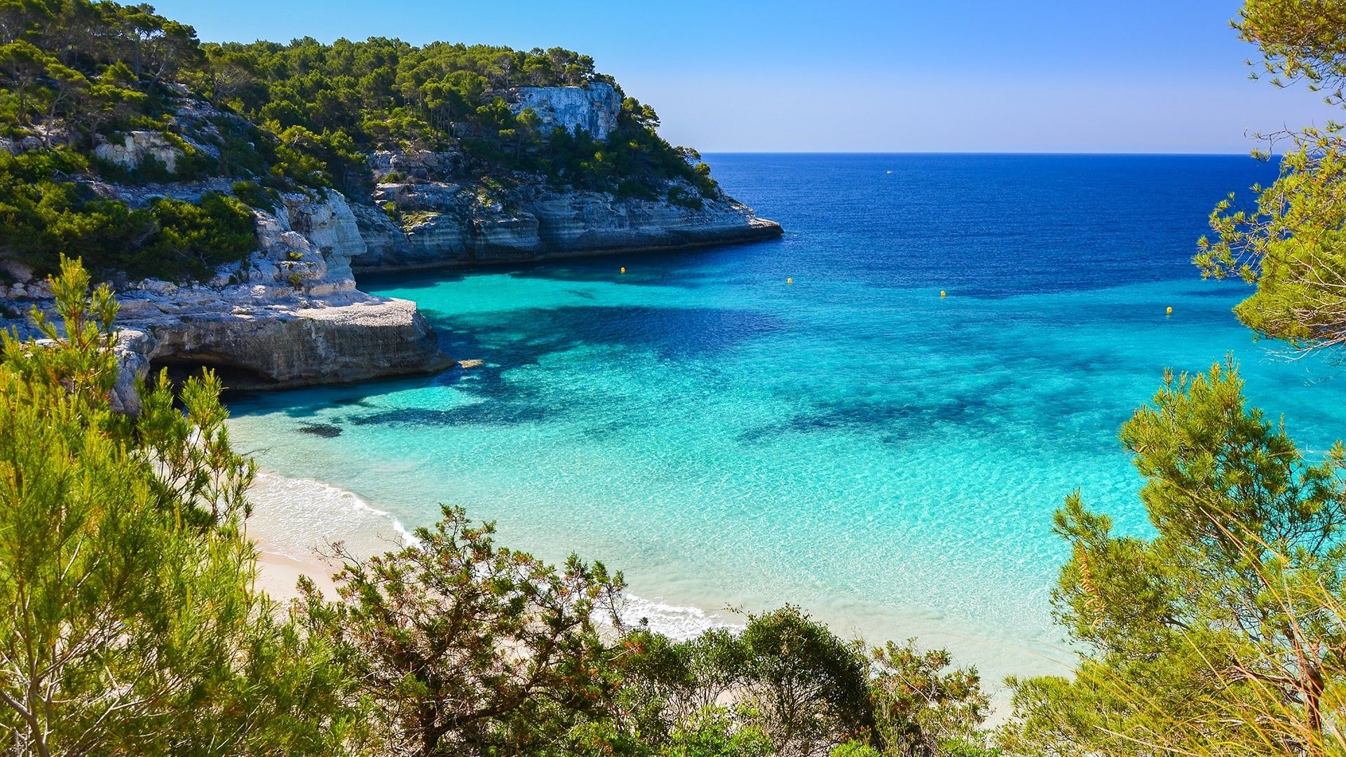 Fondo de pantalla de Cala Mitjaneta, isla de Menorca, España, mar azul, costa